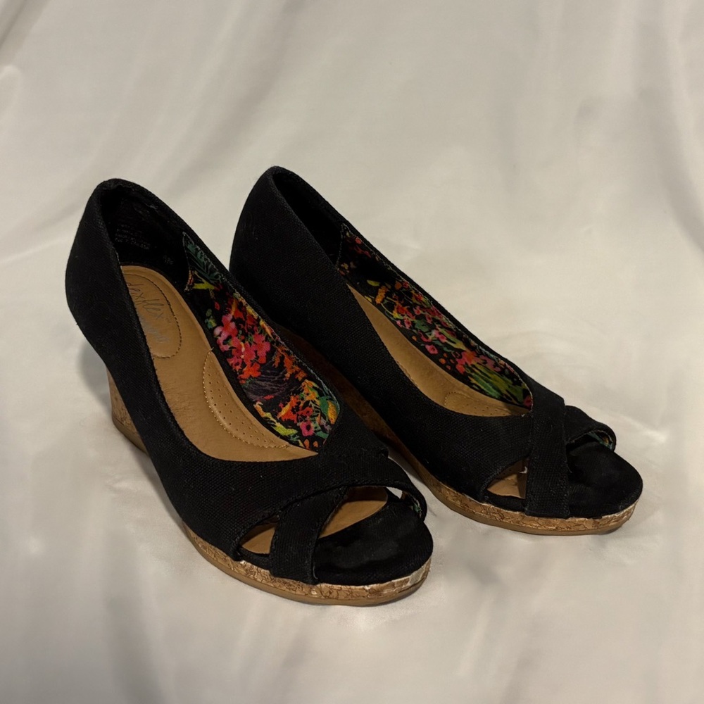 Black Peep-Toe Wedge Shoes - 6US/W